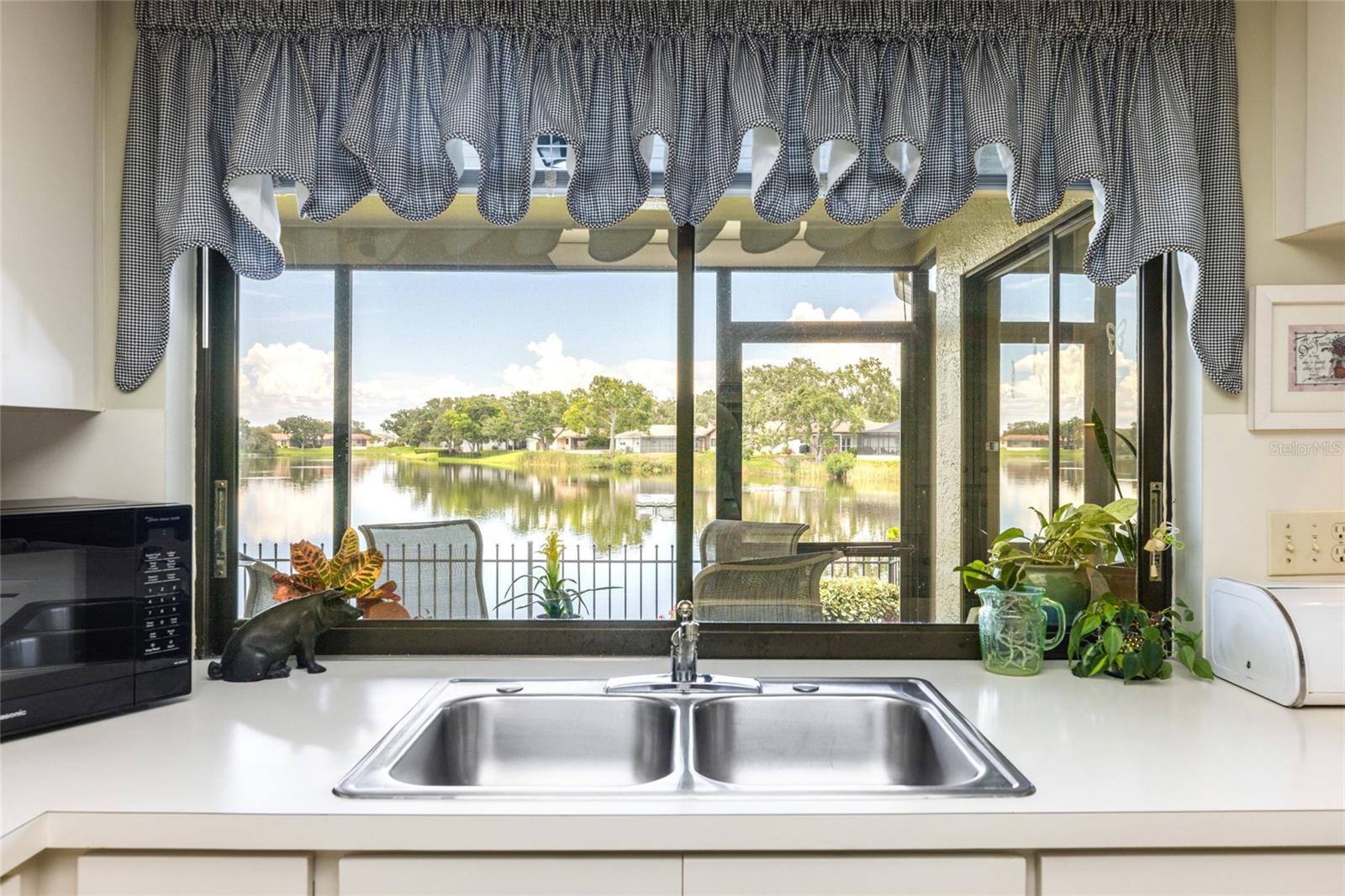 TB8396428 Property Photo