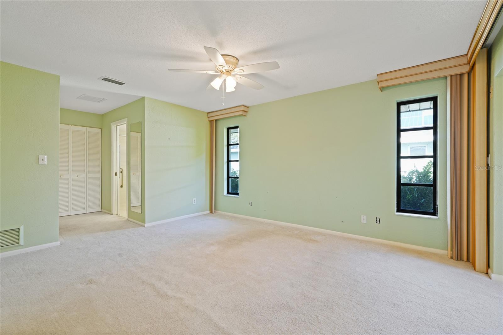 TB8396428 Property Photo