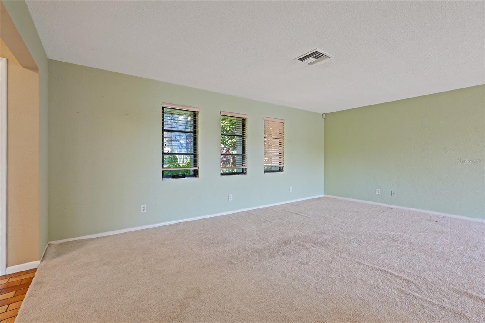 TB8396428 Property Photo