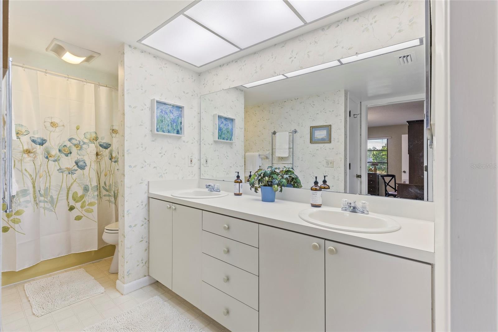 TB8396428 Property Photo