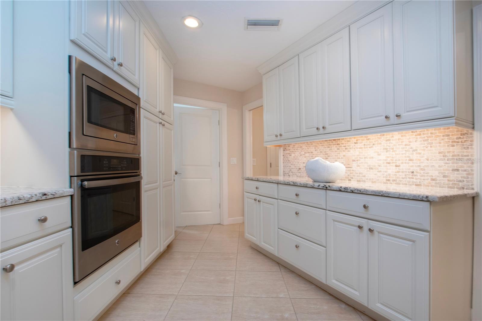 A4655760 Property Photo