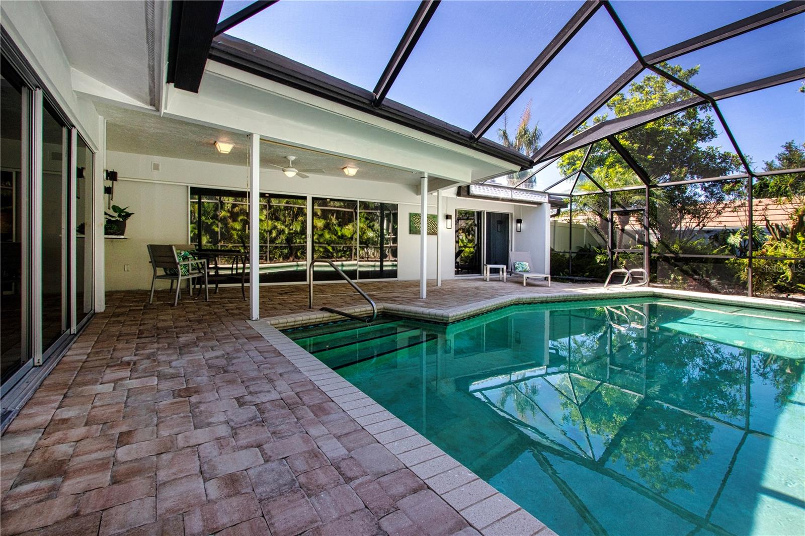 A4655760 Property Photo