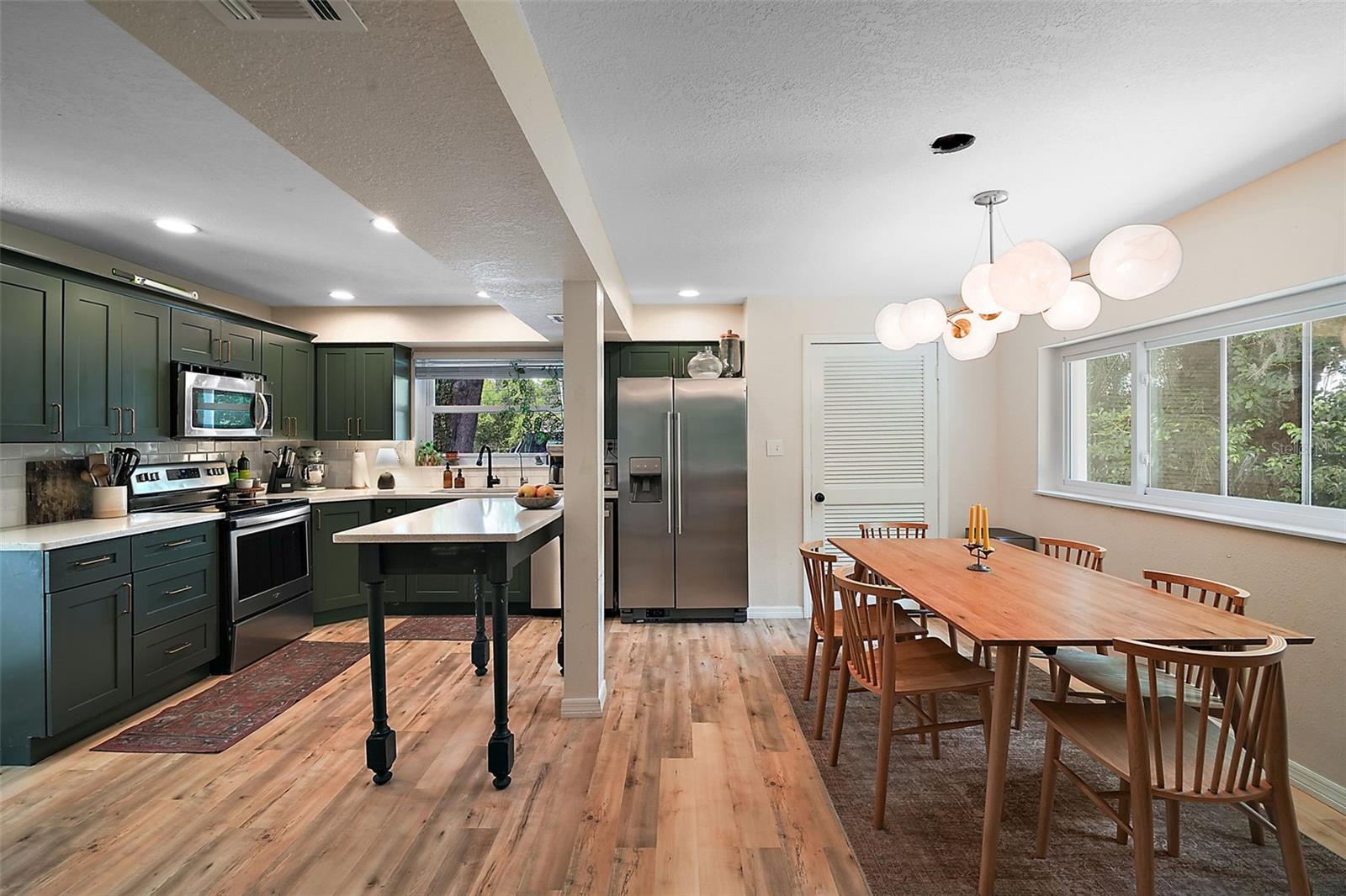 126 E BEACH ST, GROVELAND, FL, 34736