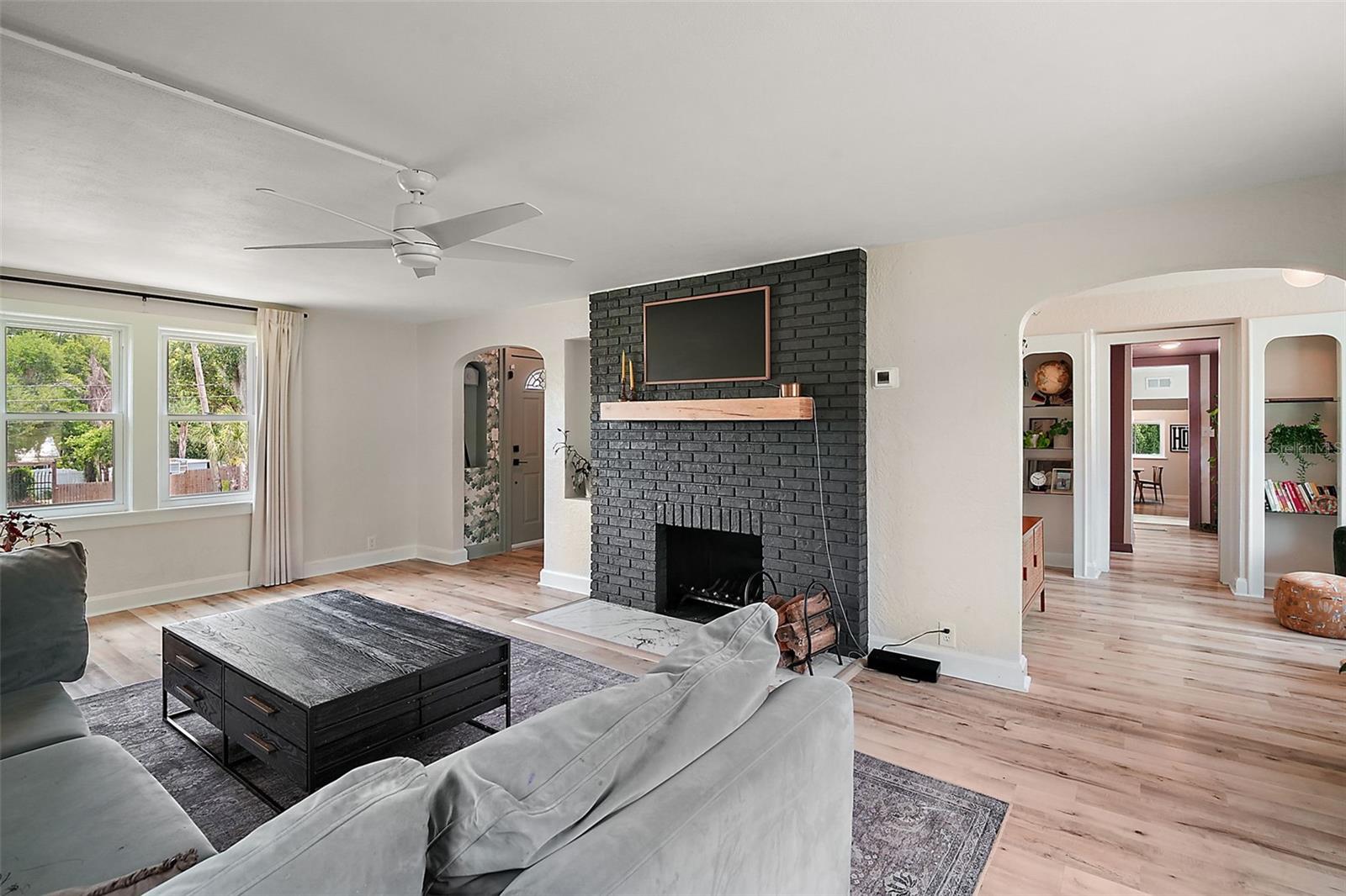 126 E BEACH ST, GROVELAND, FL, 34736