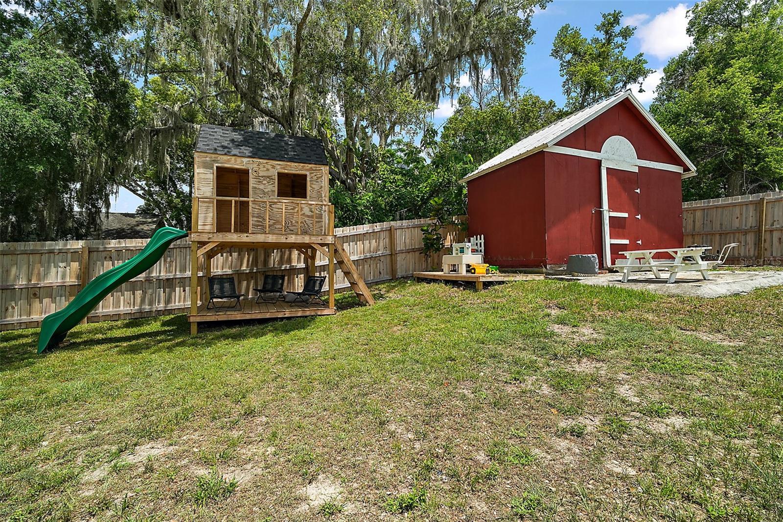 126 E BEACH ST, GROVELAND, FL, 34736