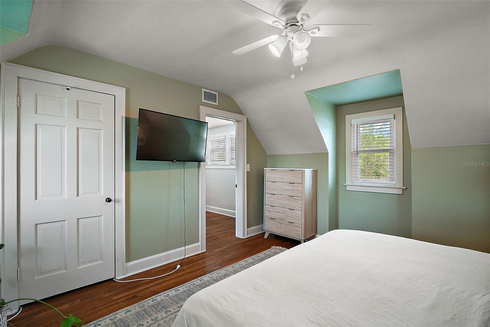 126 E BEACH ST, GROVELAND, FL, 34736