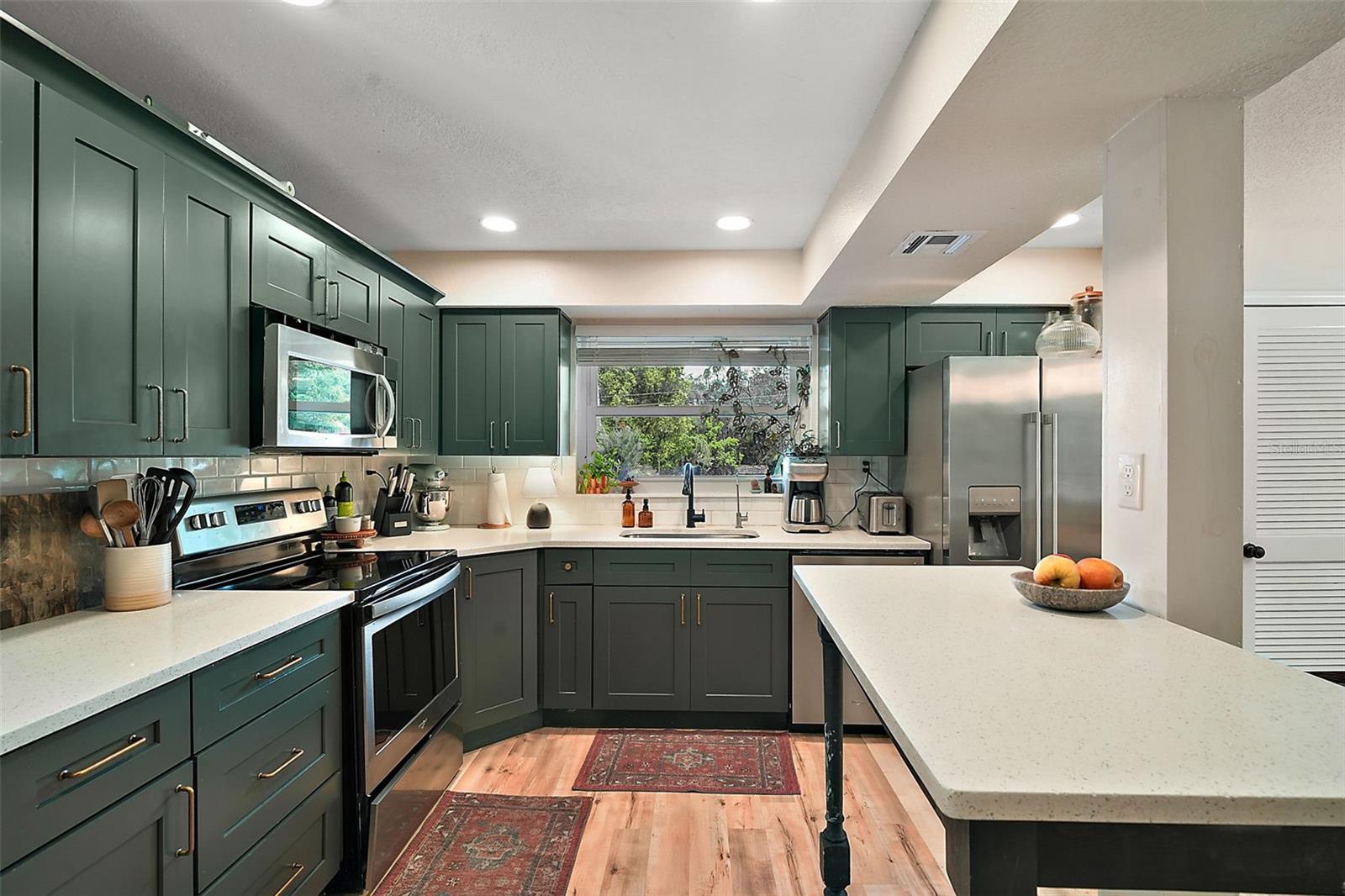 126 E BEACH ST, GROVELAND, FL, 34736