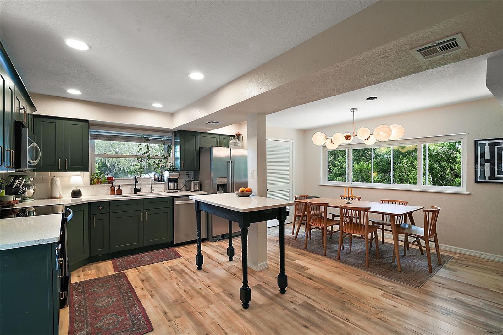 126 E BEACH ST, GROVELAND, FL, 34736