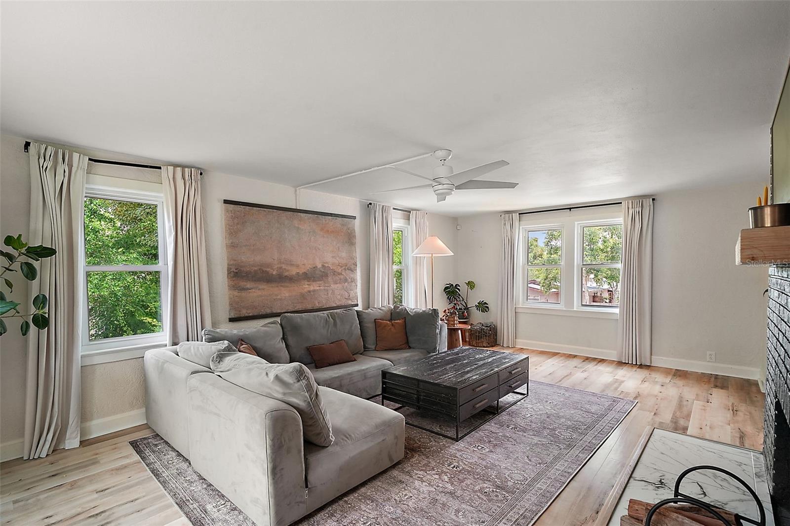 126 E BEACH ST, GROVELAND, FL, 34736