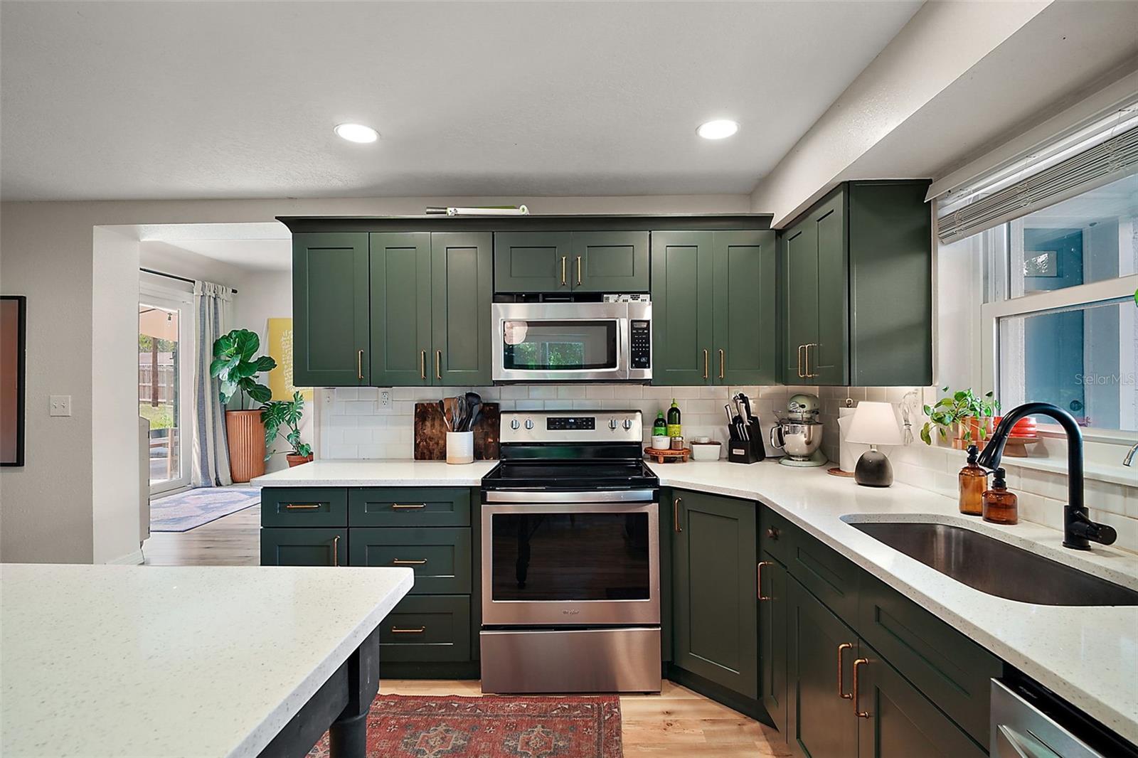 126 E BEACH ST, GROVELAND, FL, 34736