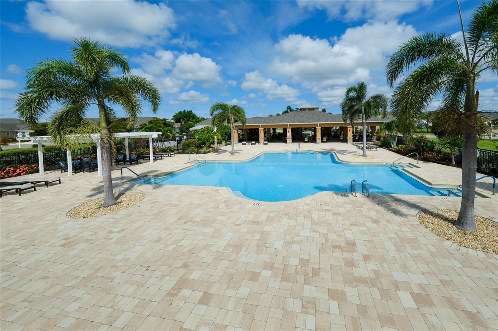 A4655788 Property Photo