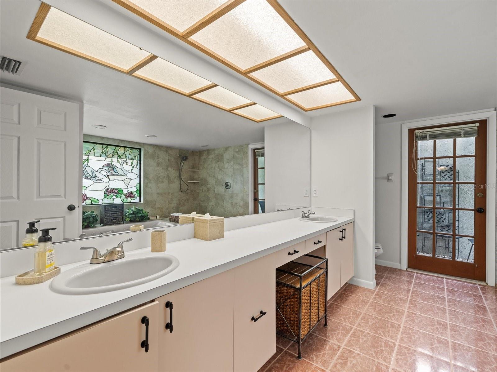 3305 WESTMORELAND DR, TAMPA, FL, 33618