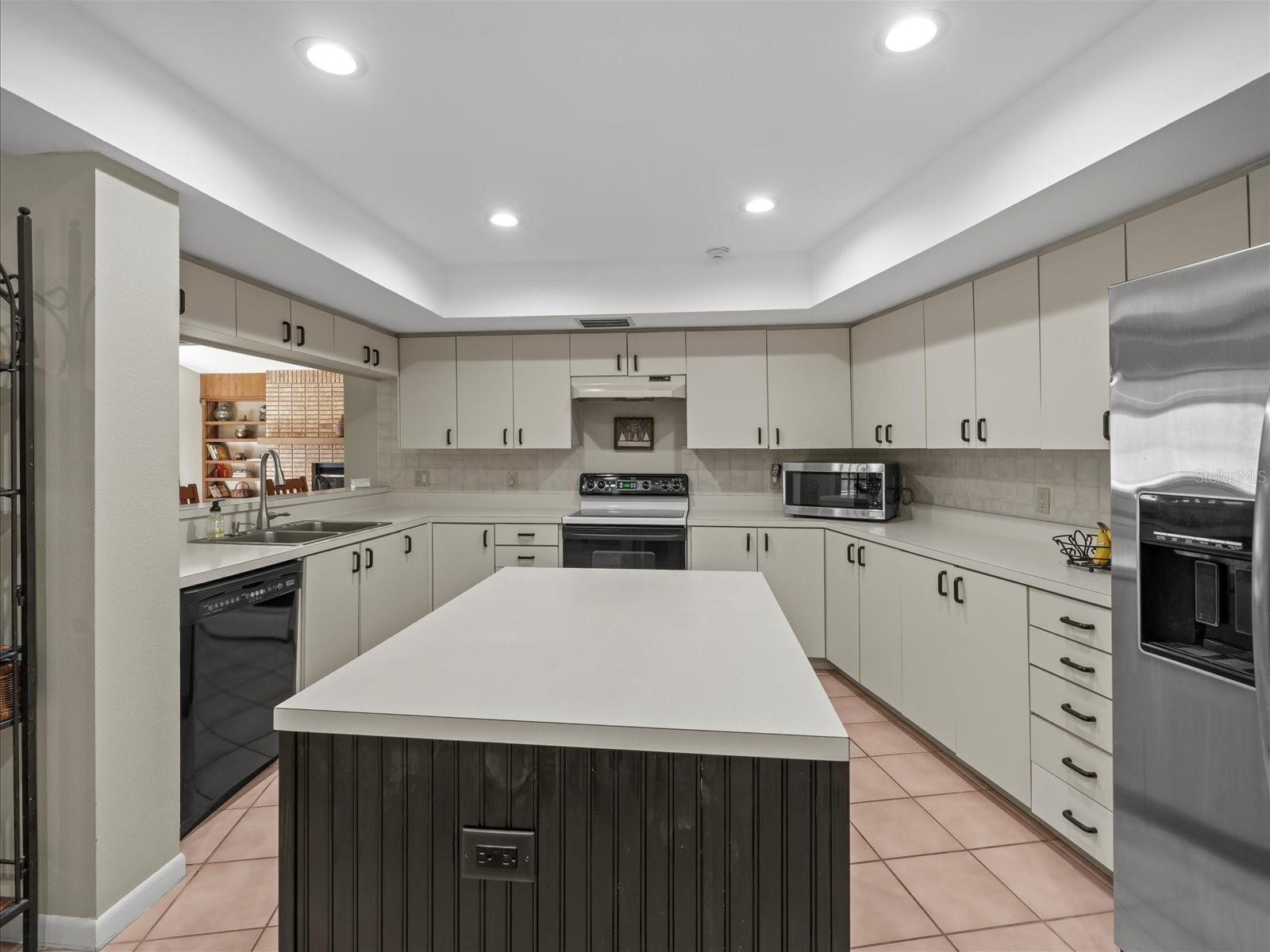 3305 WESTMORELAND DR, TAMPA, FL, 33618