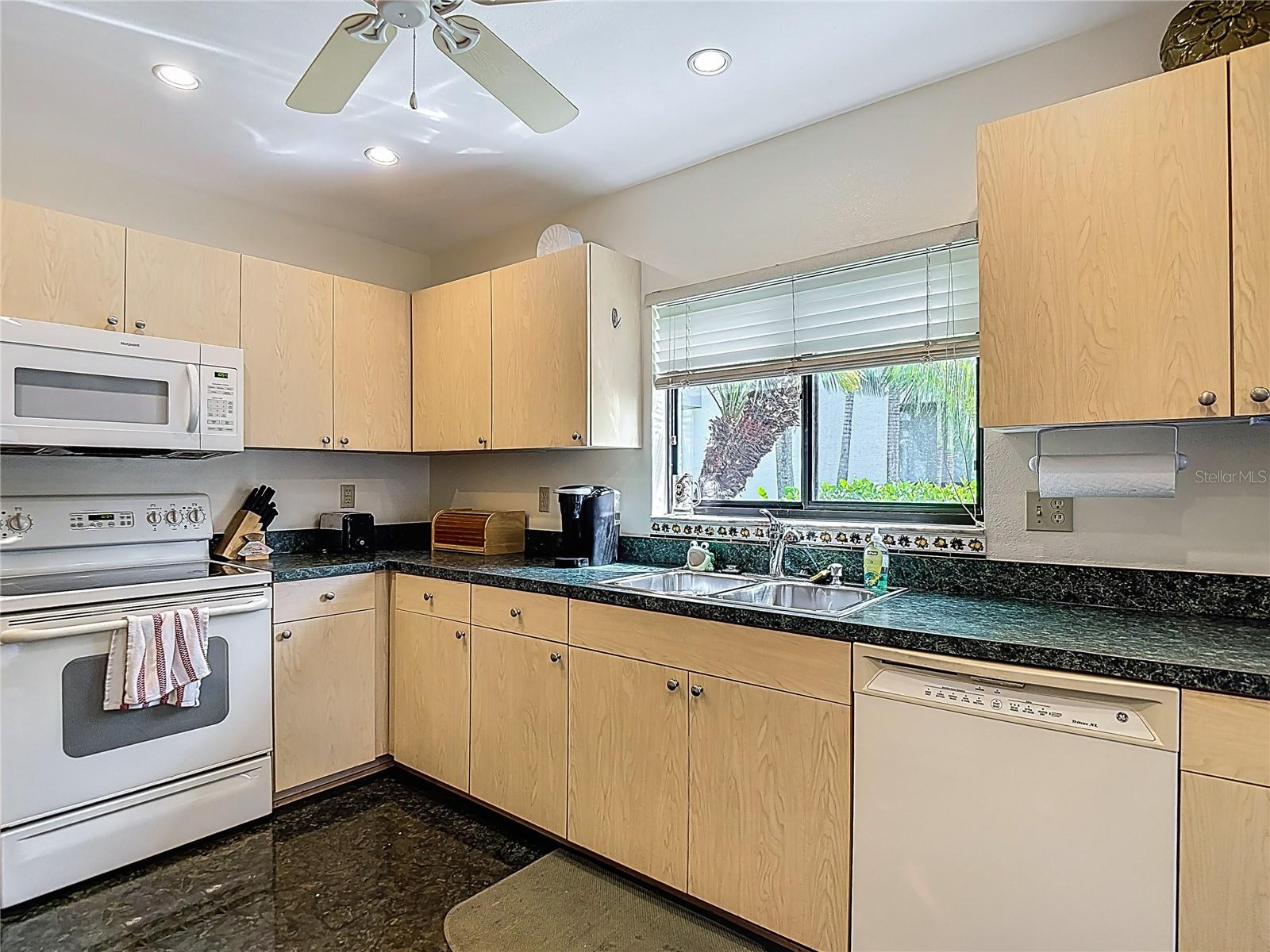 1906 WHITE CEDAR WAY, BRANDON, FL, 33511