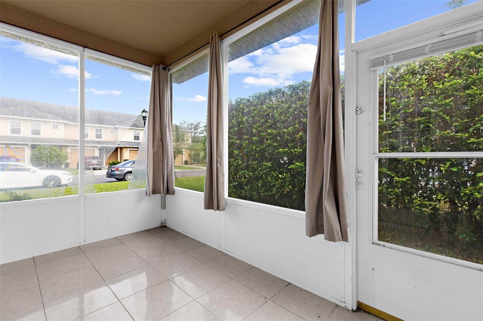 8202 DOWN ROYAL RD, TAMPA, FL, 33610