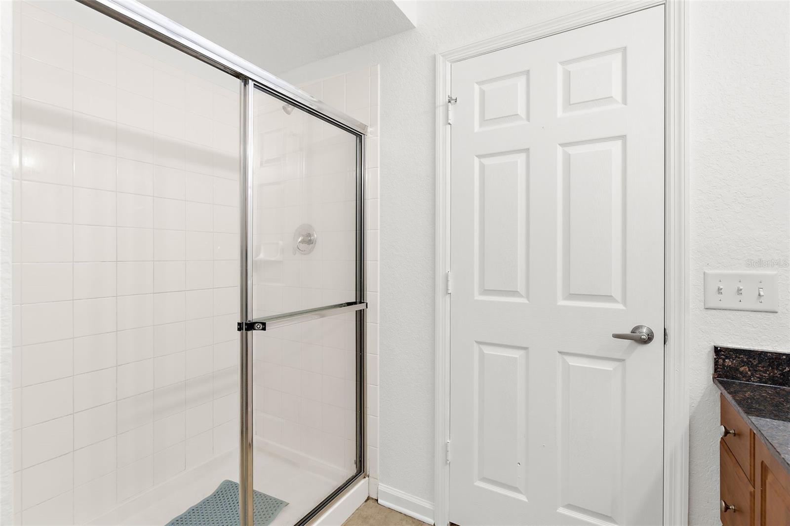 8202 DOWN ROYAL RD, TAMPA, FL, 33610