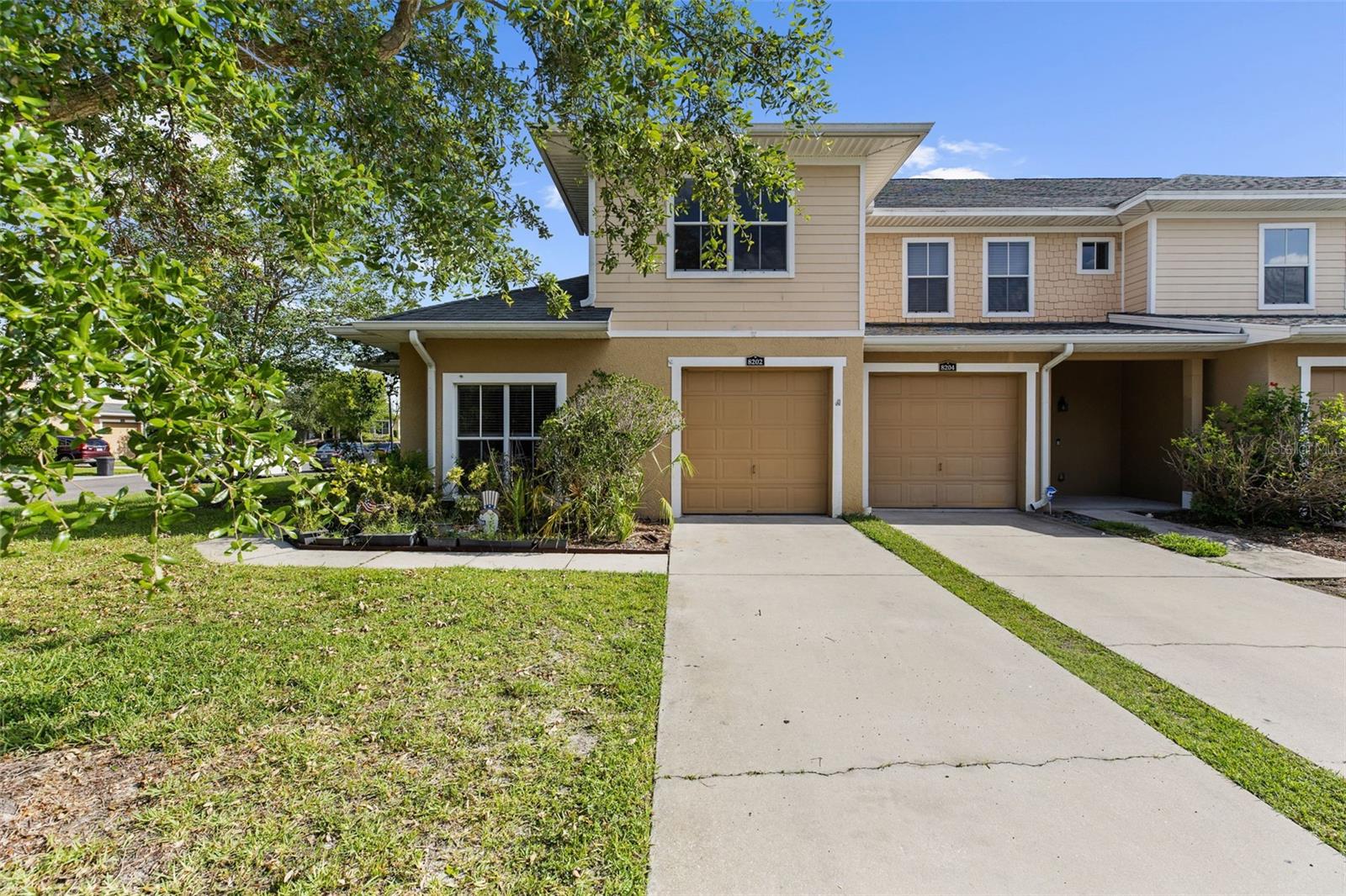 8202 DOWN ROYAL RD, TAMPA, FL, 33610