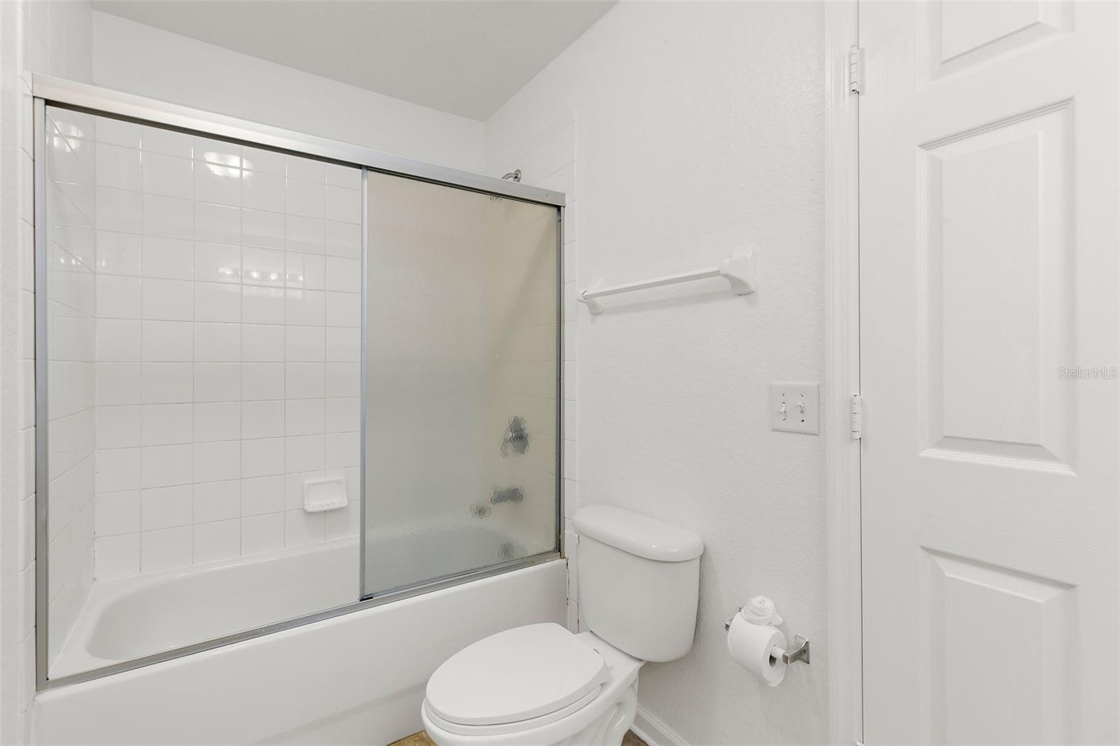 8202 DOWN ROYAL RD, TAMPA, FL, 33610