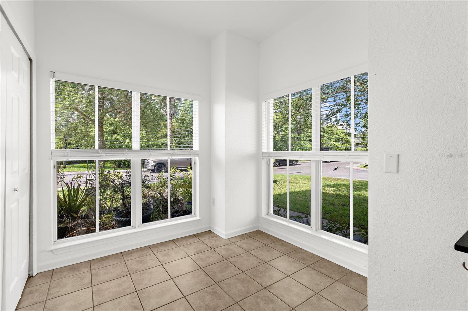 8202 DOWN ROYAL RD, TAMPA, FL, 33610