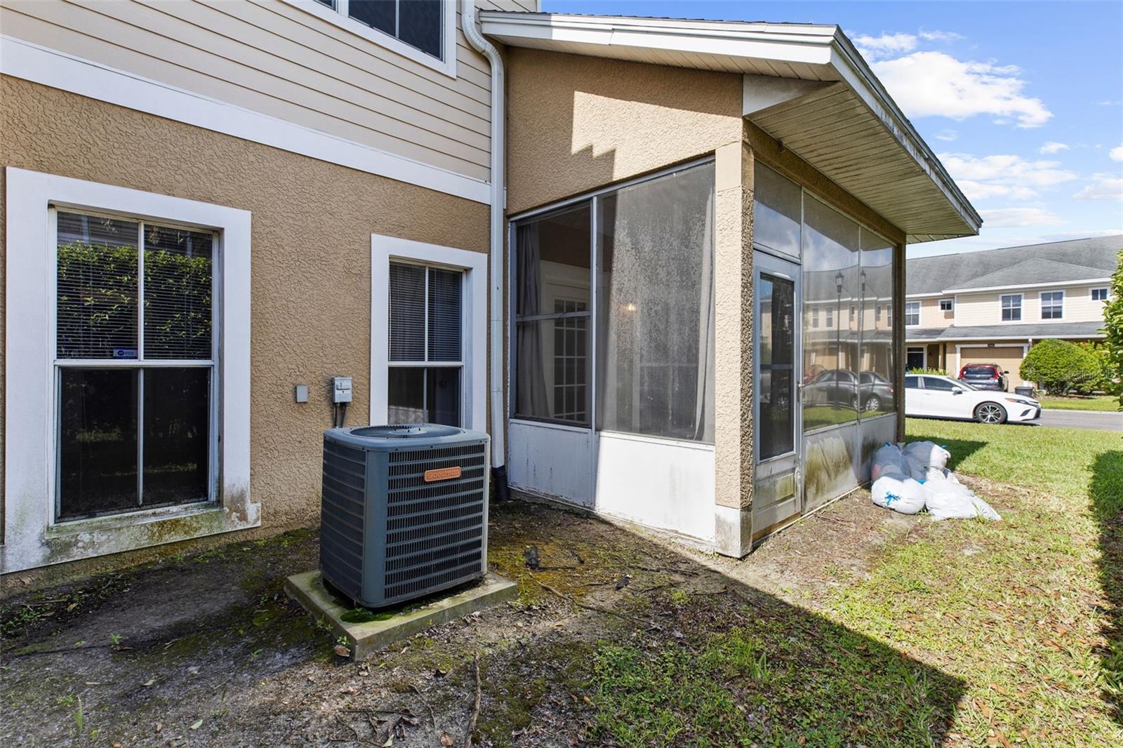 8202 DOWN ROYAL RD, TAMPA, FL, 33610