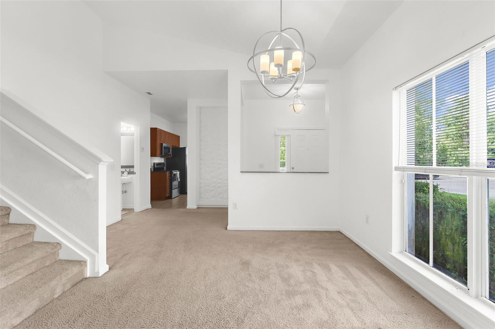 8202 DOWN ROYAL RD, TAMPA, FL, 33610