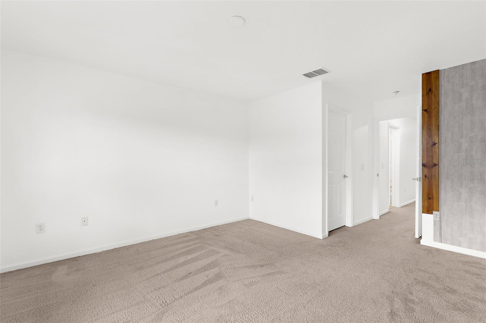 8202 DOWN ROYAL RD, TAMPA, FL, 33610