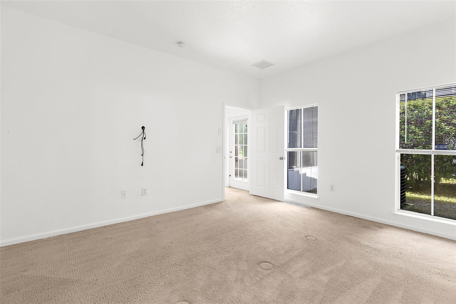 8202 DOWN ROYAL RD, TAMPA, FL, 33610