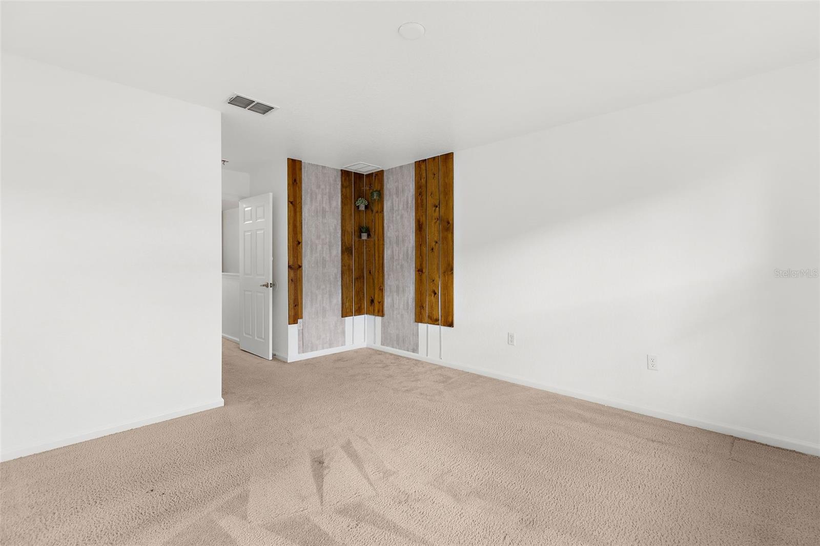 8202 DOWN ROYAL RD, TAMPA, FL, 33610