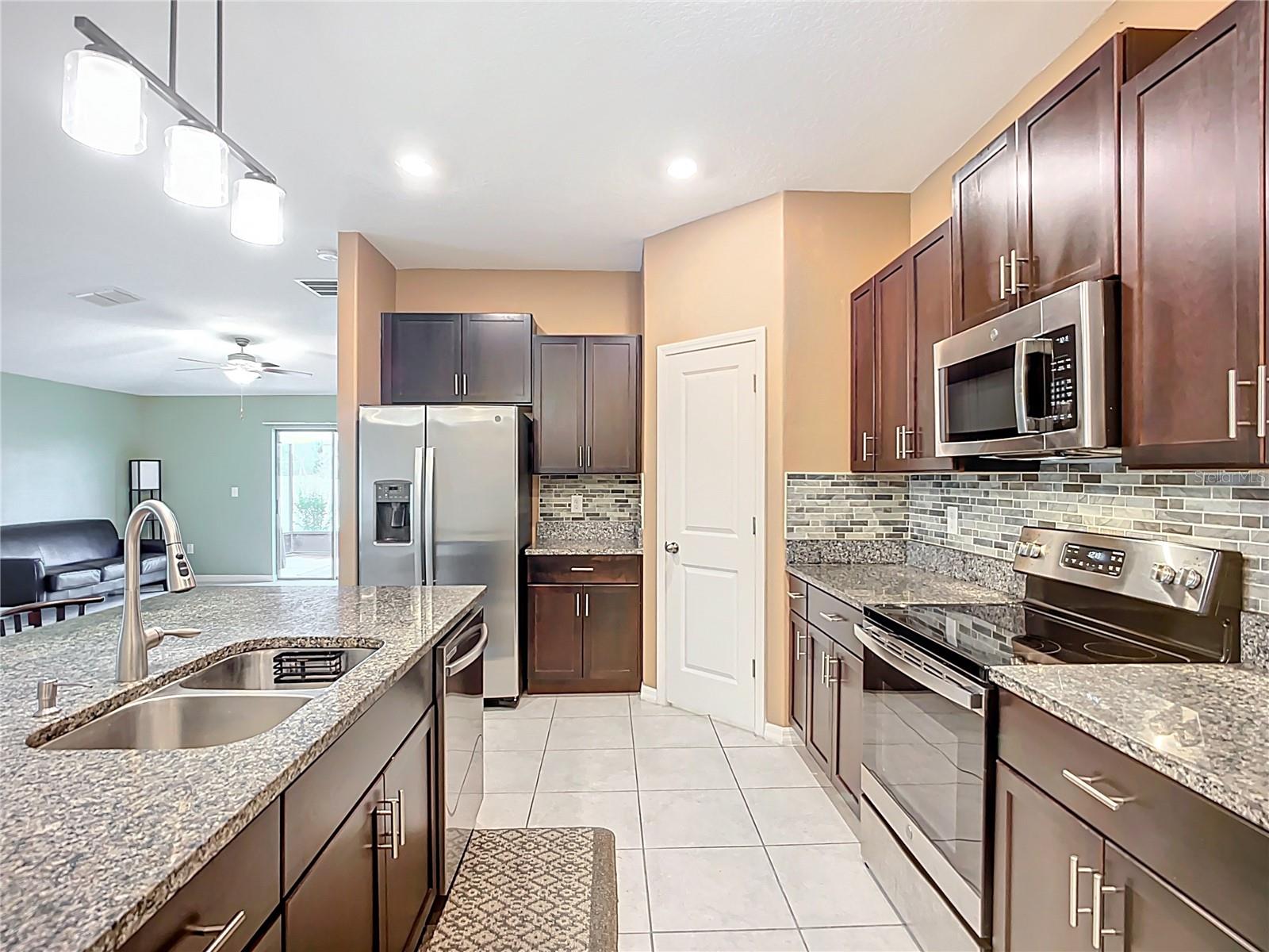 15611 DEMORY POINT PL, SUN CITY CENTER, FL, 33573