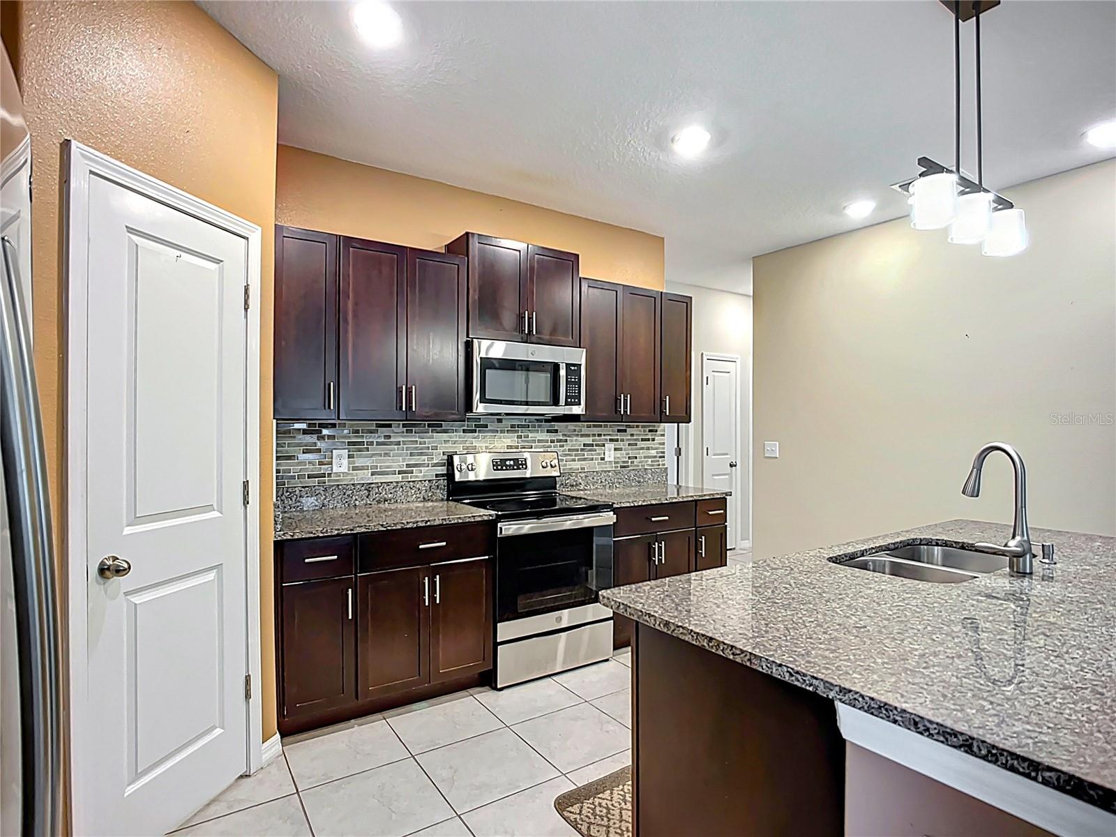 15611 DEMORY POINT PL, SUN CITY CENTER, FL, 33573