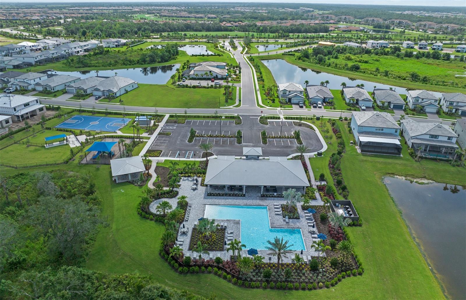 16423 SAPPHIRE POINT DR, LAKEWOOD RANCH, FL, 34211