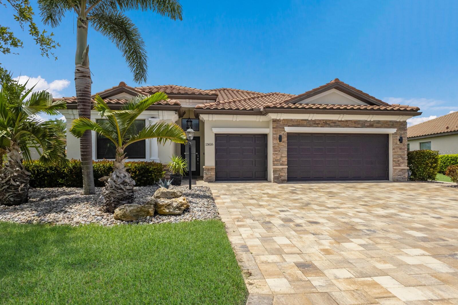 13616 SAW PALM CREEK TRL, LAKEWOOD RANCH, FL, 34211