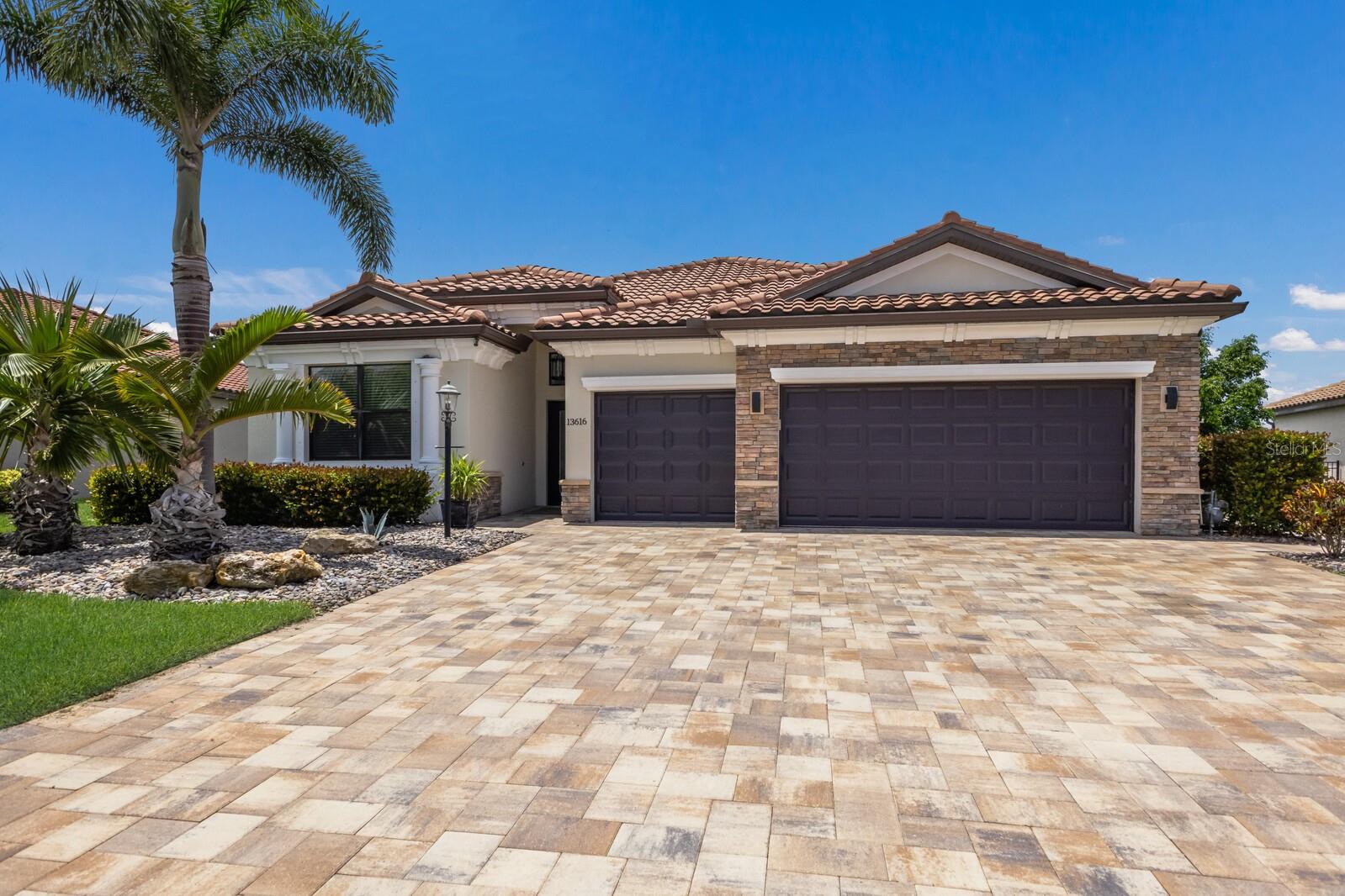 13616 SAW PALM CREEK TRL, LAKEWOOD RANCH, FL, 34211