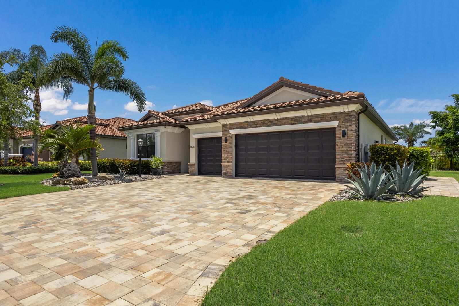 13616 SAW PALM CREEK TRL, LAKEWOOD RANCH, FL, 34211