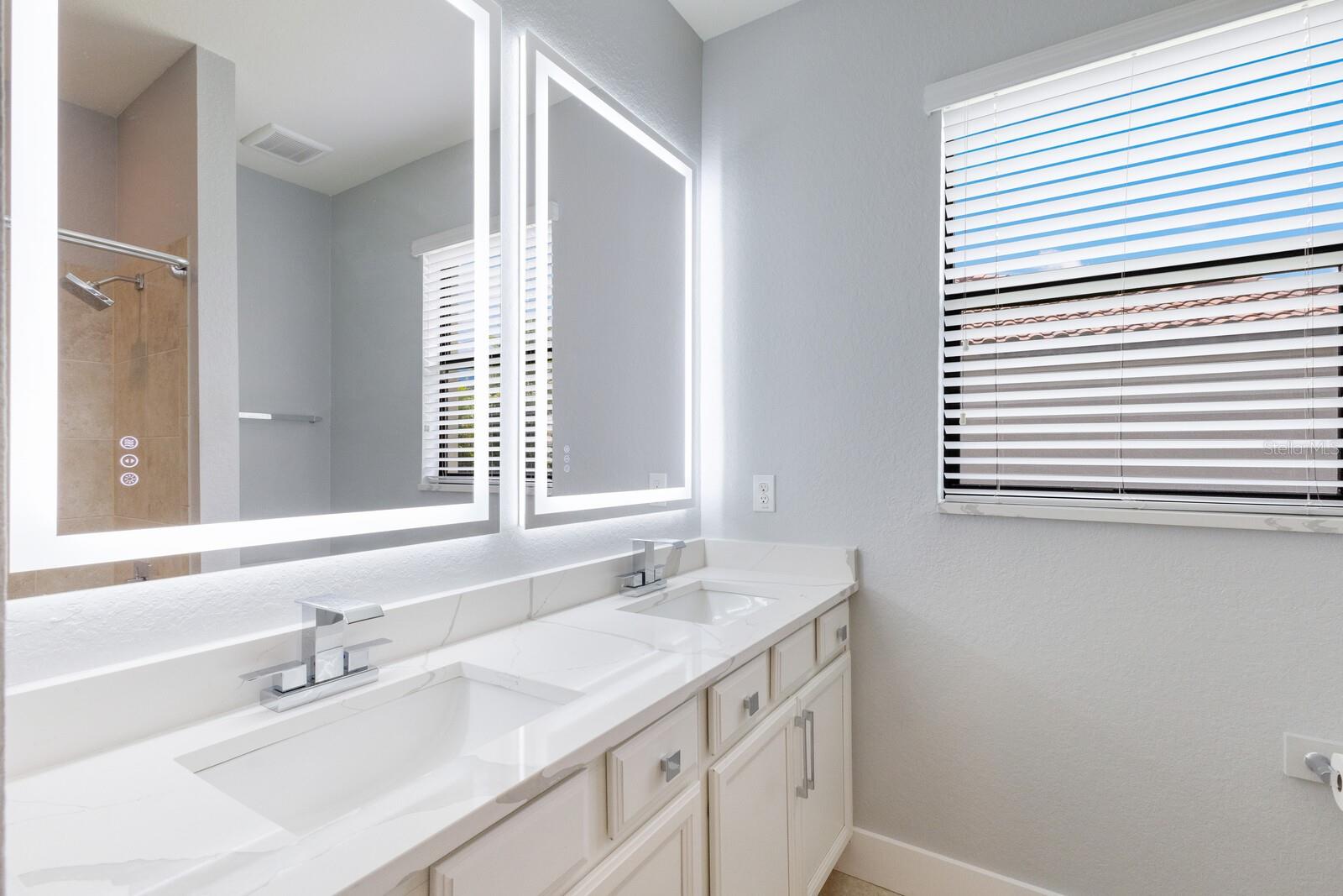 13616 SAW PALM CREEK TRL, LAKEWOOD RANCH, FL, 34211