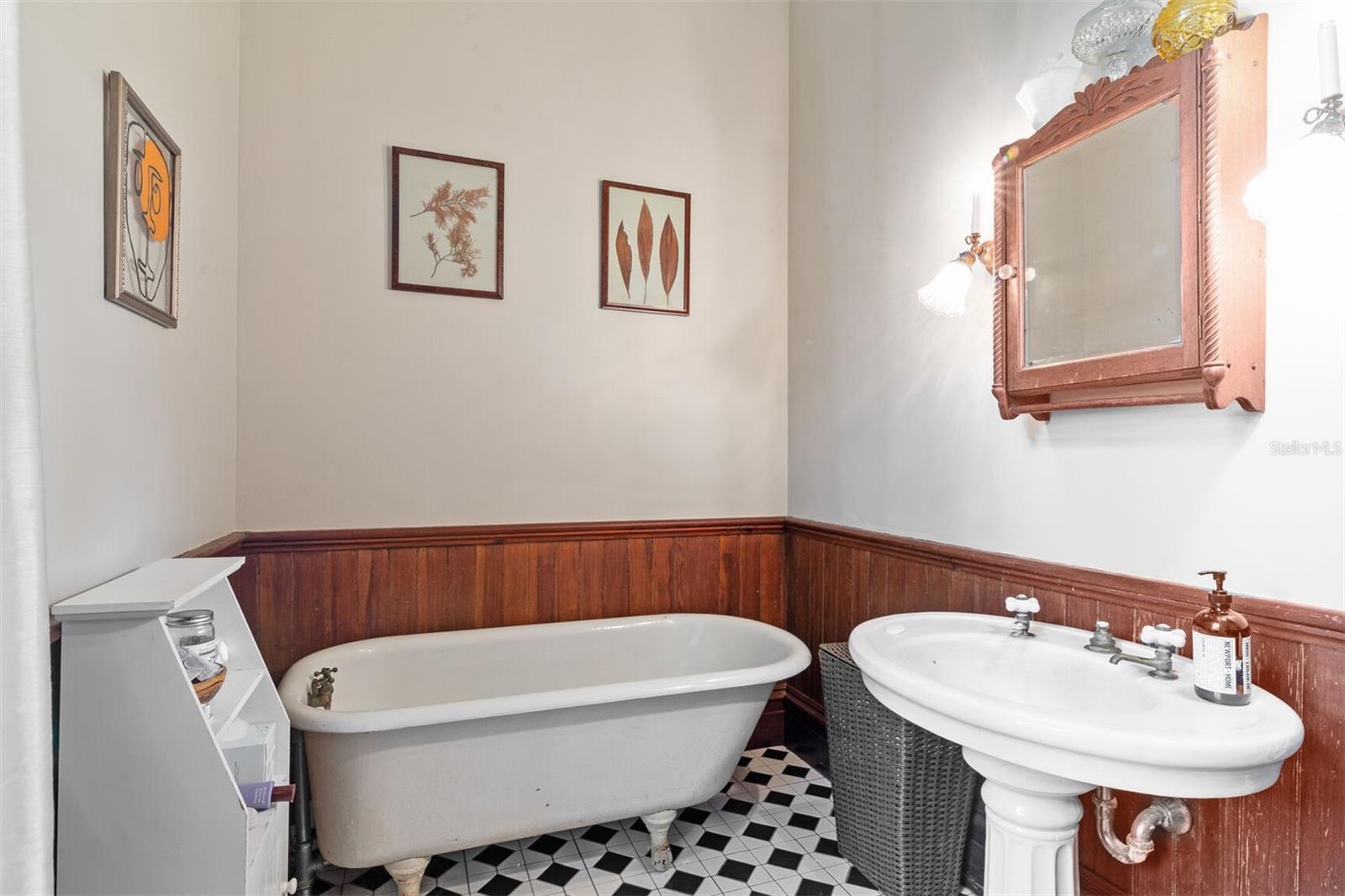 708 E UNIVERSITY AVE, GAINESVILLE, FL, 32601