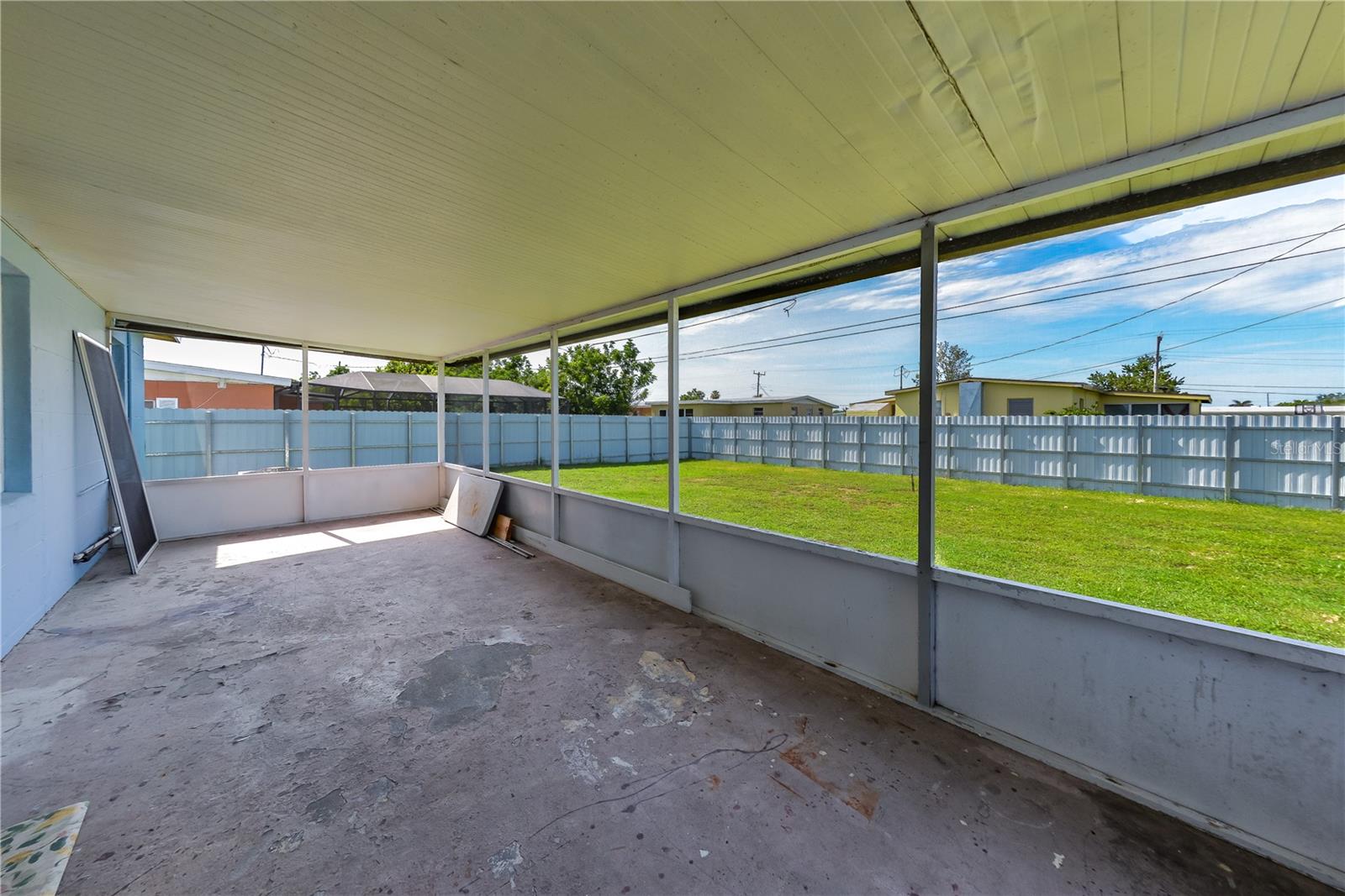 700 FLORAL LN, PORT CHARLOTTE, FL, 33952