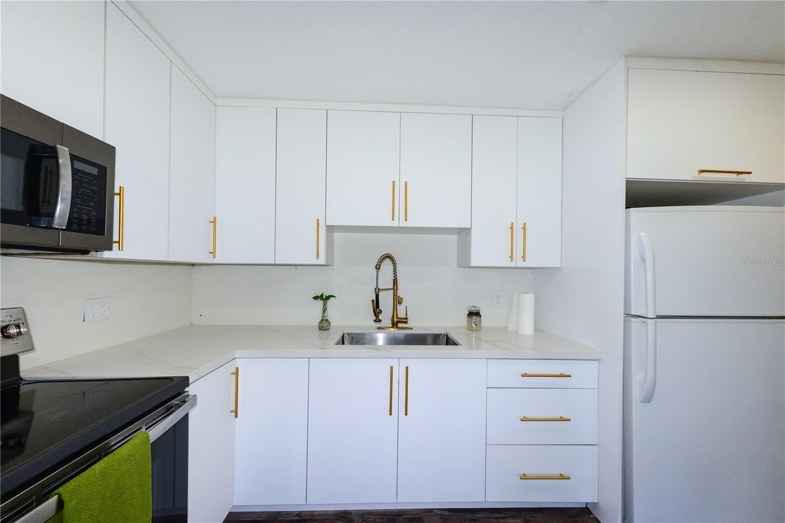 700 FLORAL LN, PORT CHARLOTTE, FL, 33952