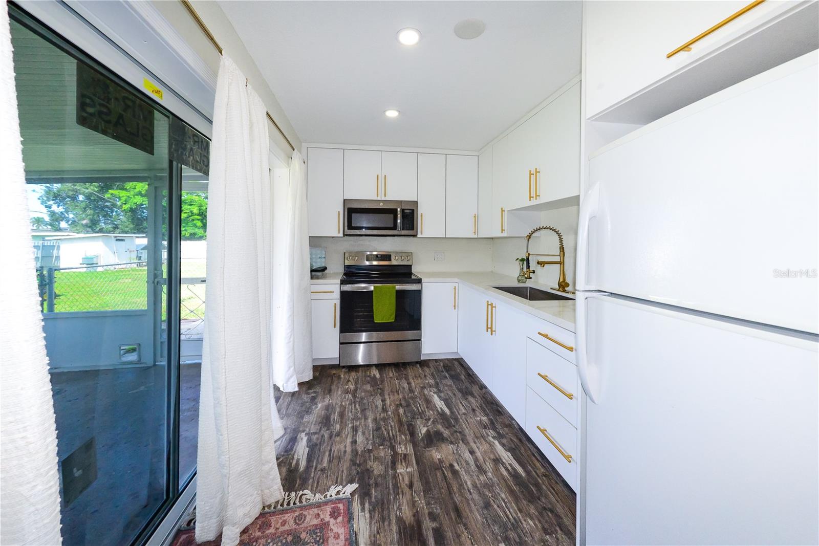 700 FLORAL LN, PORT CHARLOTTE, FL, 33952