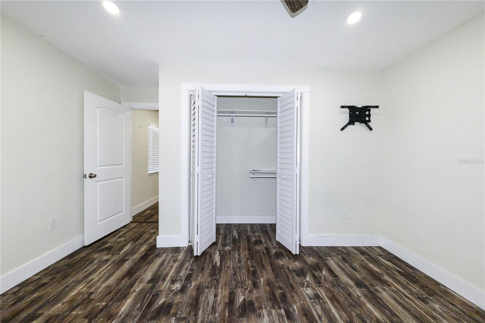 700 FLORAL LN, PORT CHARLOTTE, FL, 33952