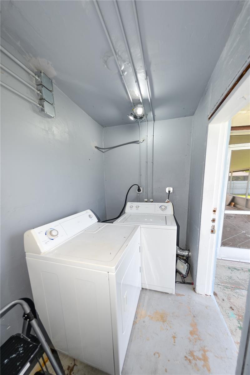 700 FLORAL LN, PORT CHARLOTTE, FL, 33952