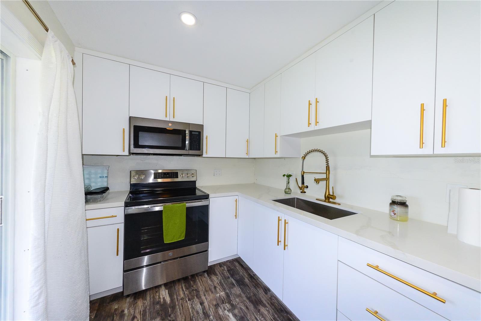 700 FLORAL LN, PORT CHARLOTTE, FL, 33952