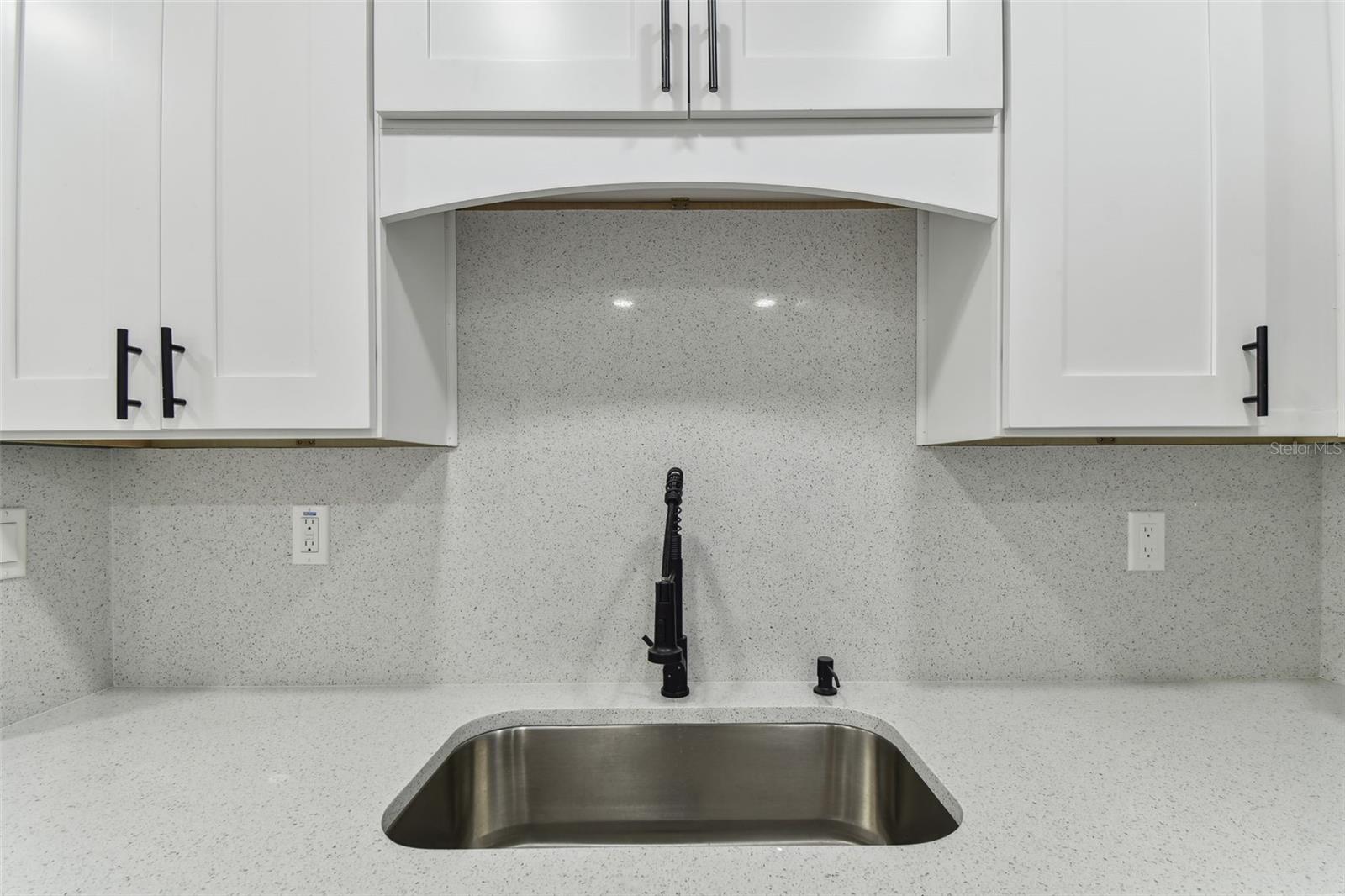 7704 TANGLEWOOD LN, TAMPA, FL, 33615