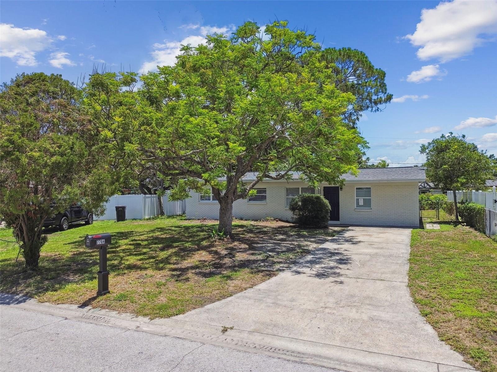 7704 TANGLEWOOD LN, TAMPA, FL, 33615