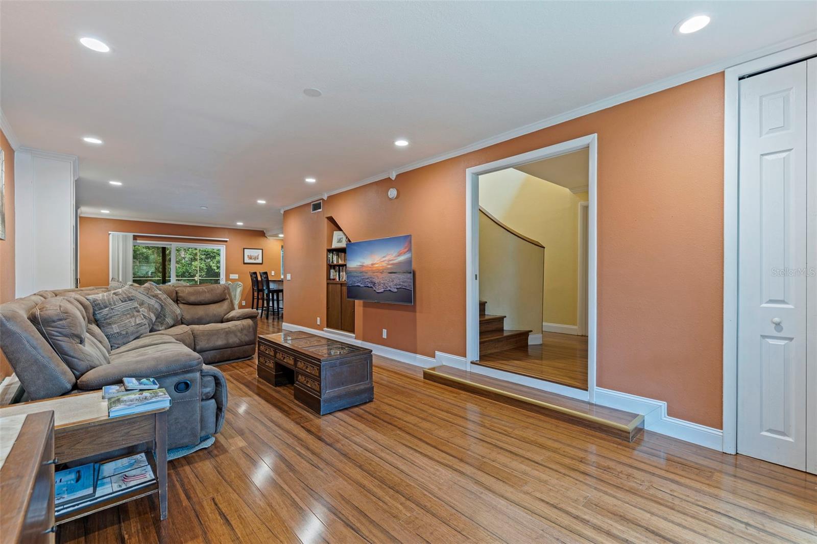 10053 W BAY ST, SEMINOLE, FL, 33776