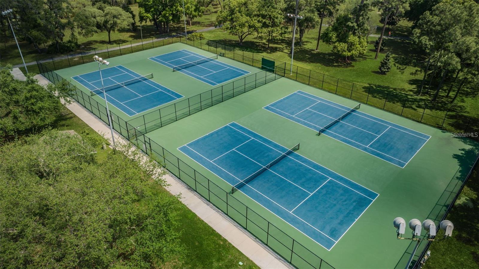 852 VILLAGE WAY, PALM HARBOR, FL, 34683