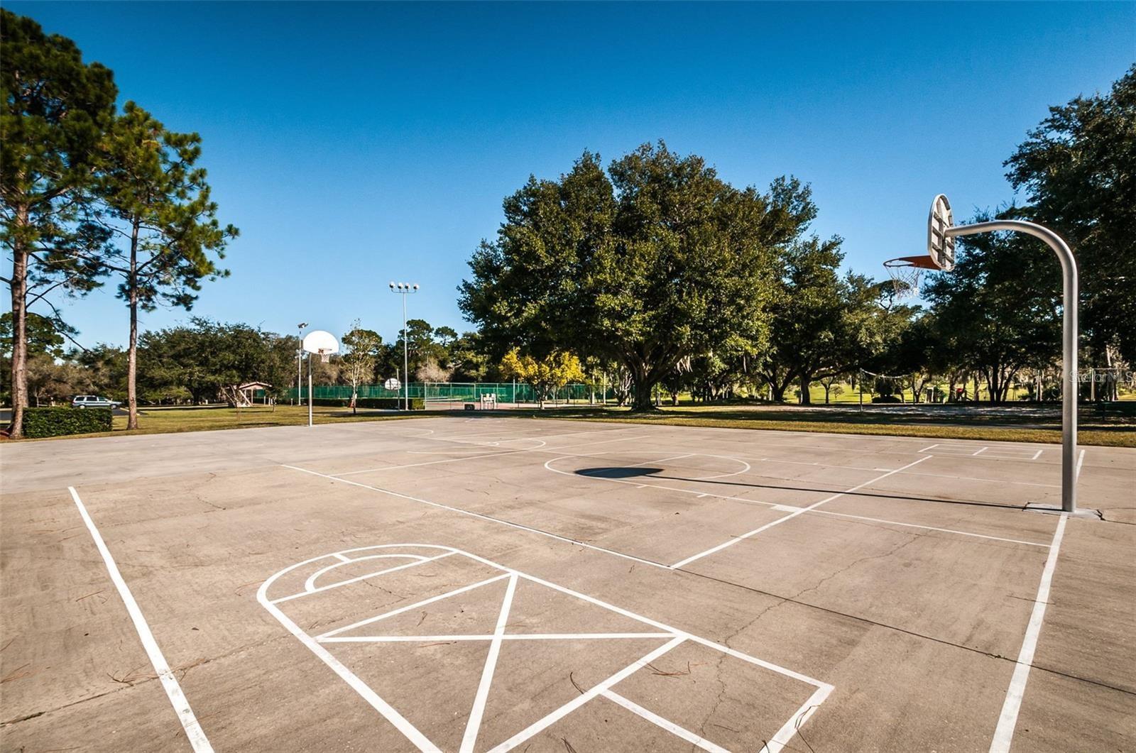 852 VILLAGE WAY, PALM HARBOR, FL, 34683