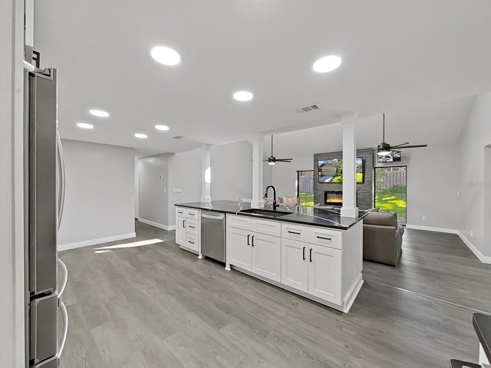 852 VILLAGE WAY, PALM HARBOR, FL, 34683