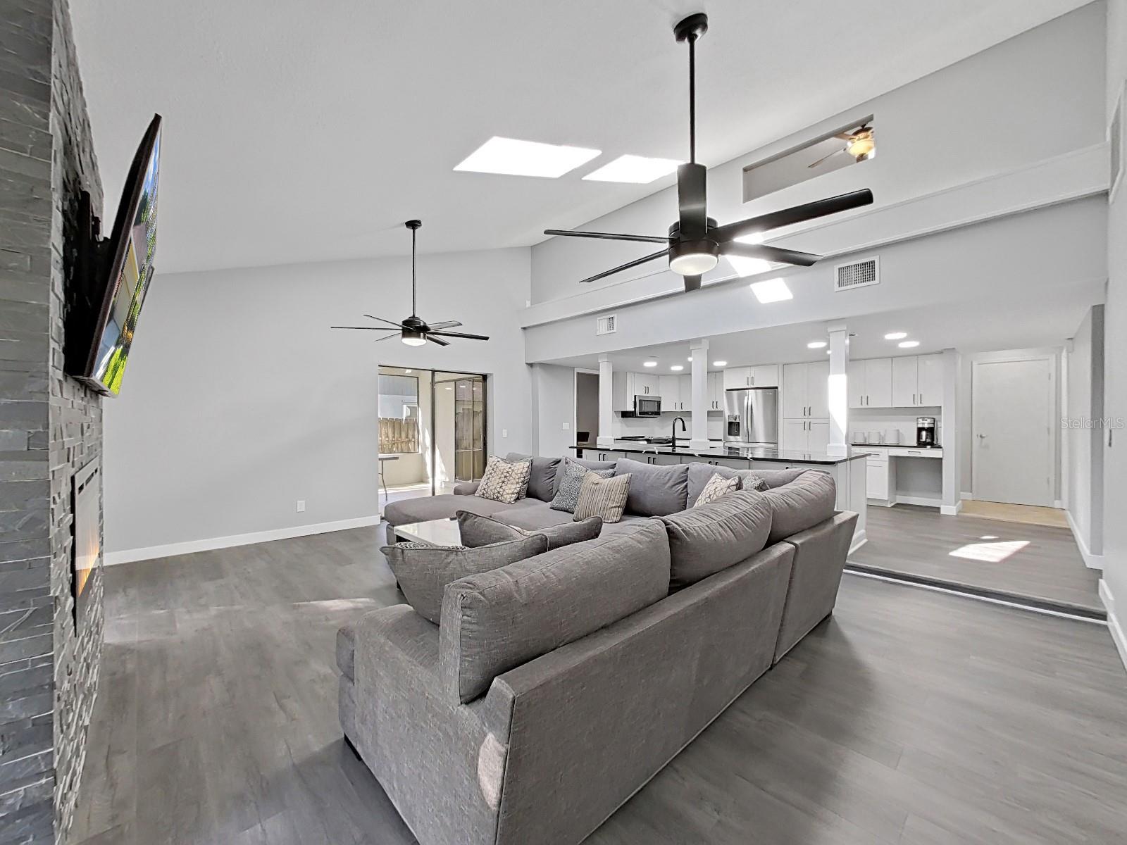 852 VILLAGE WAY, PALM HARBOR, FL, 34683