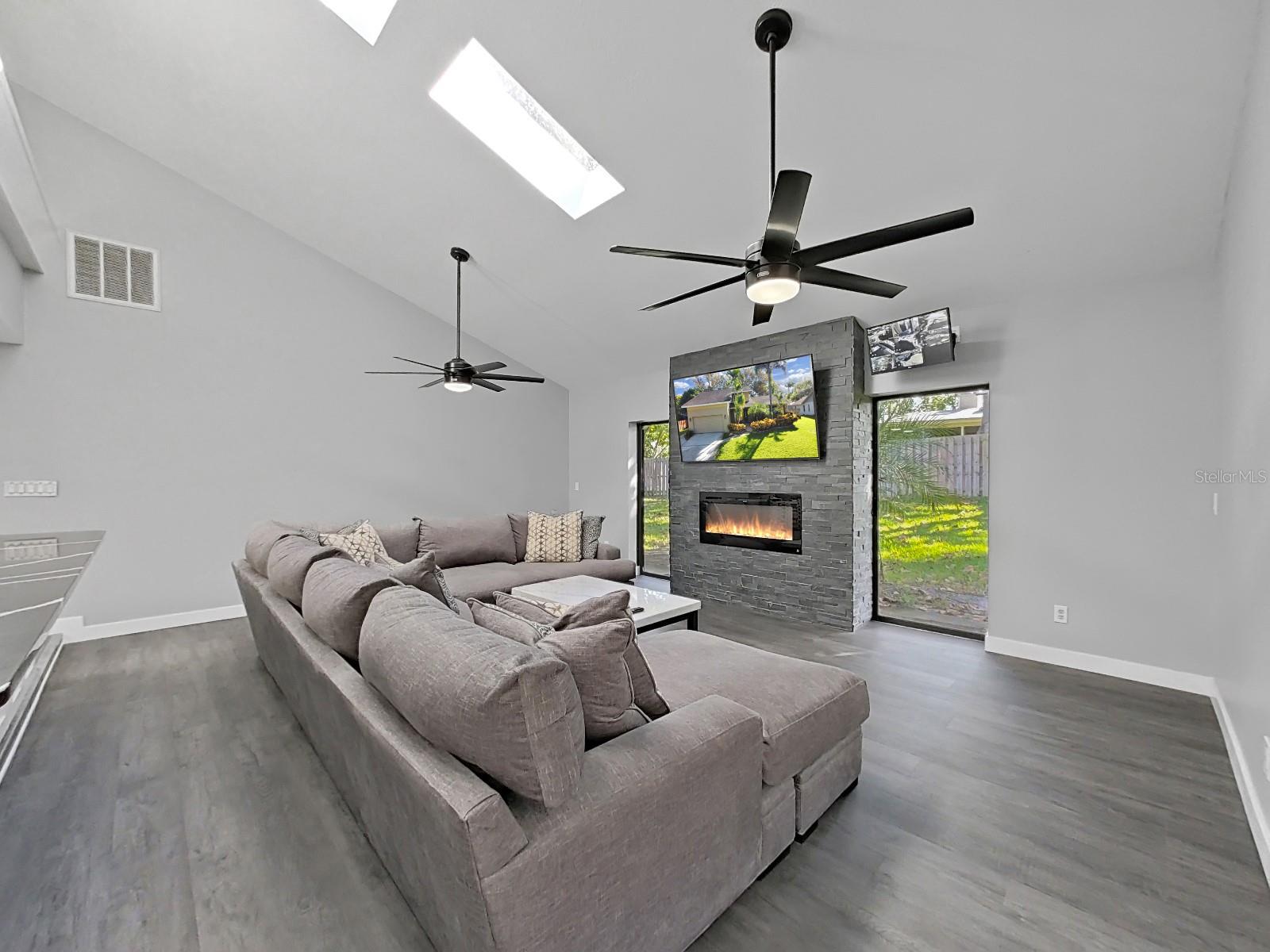 852 VILLAGE WAY, PALM HARBOR, FL, 34683